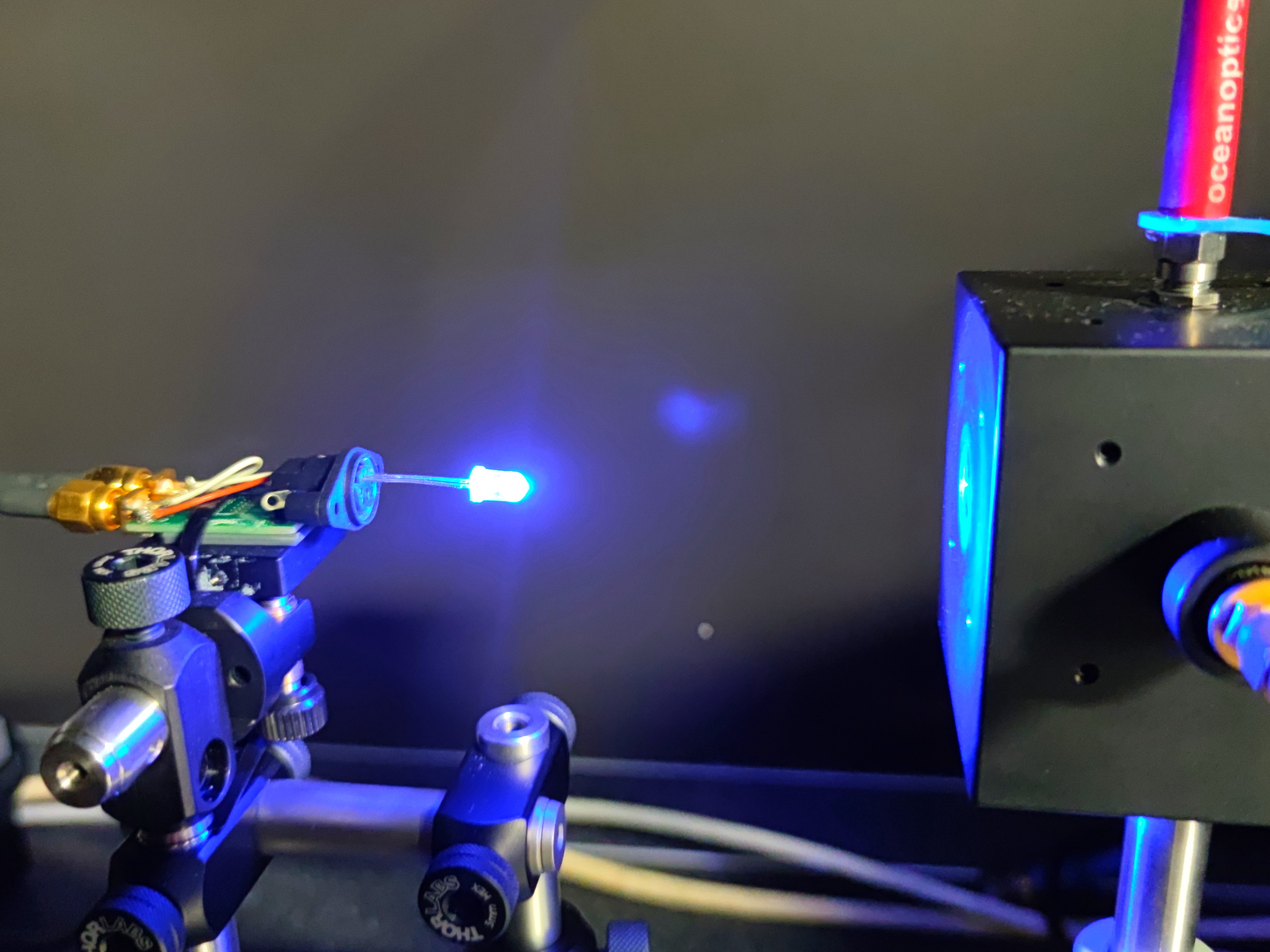 Veruschsaufbau Kennlinien und Spektren von LED's