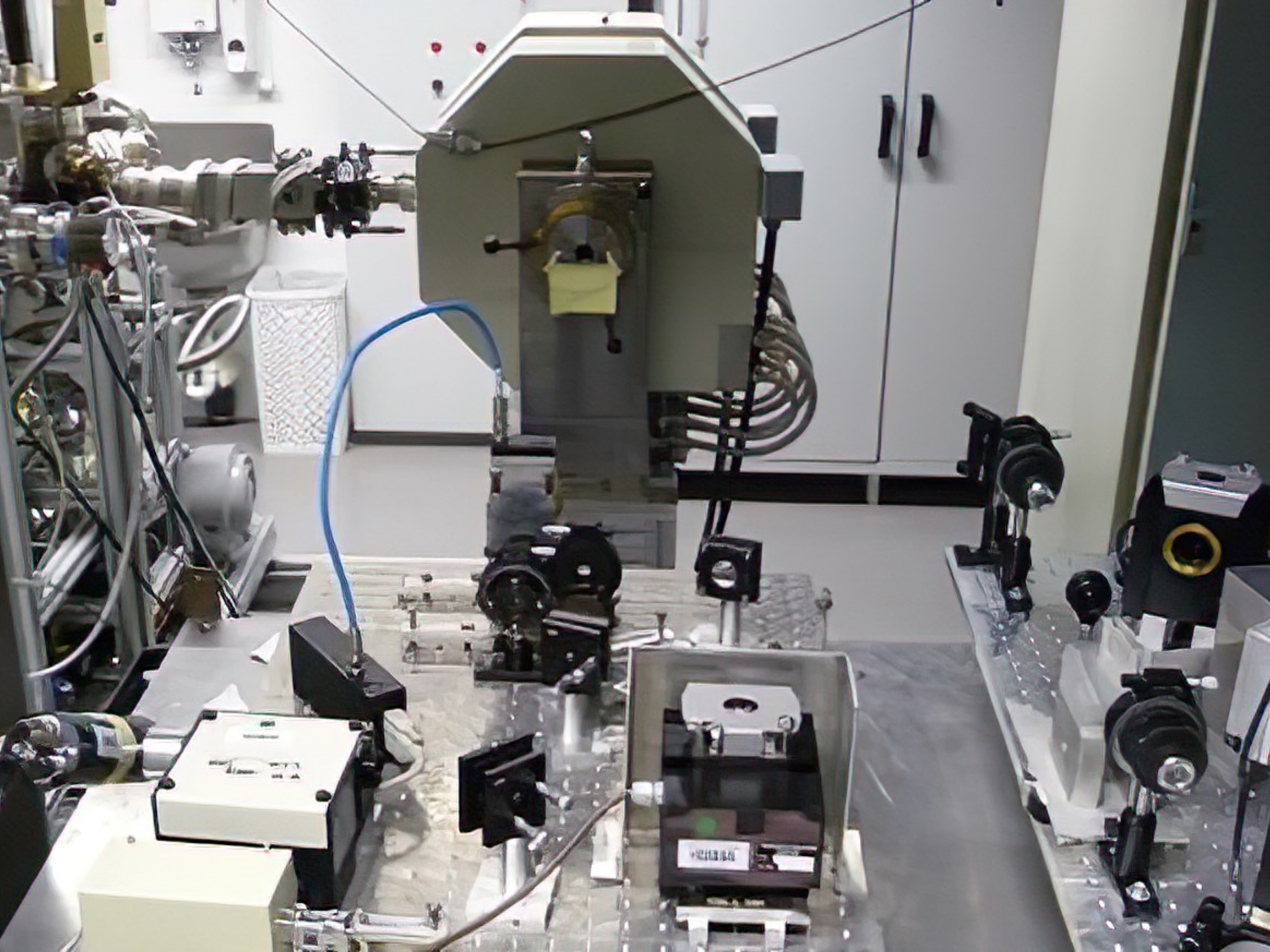 Versuchsaufbau Neodym-YAG-Laser